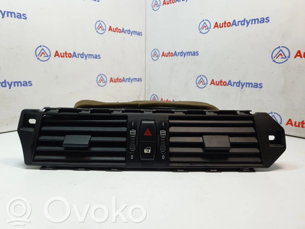 BMW 5 E60 E61 Centrinės oro grotelės 