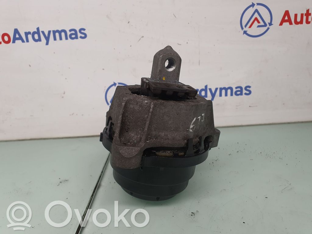 BMW 5 G30 G31 G38 Engine mount bracket 