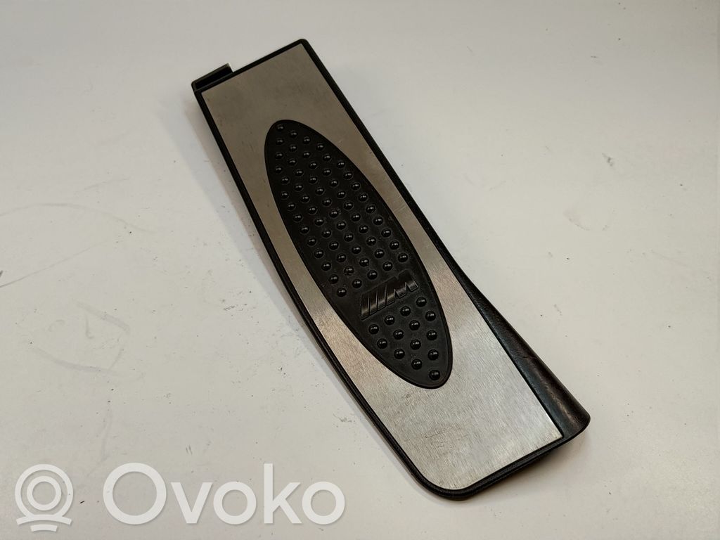 BMW 1 E81 E87 Kāju zonas sānu dekoratīvā apdare 