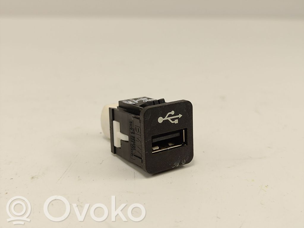 BMW 7 G11 G12 USB socket connector 