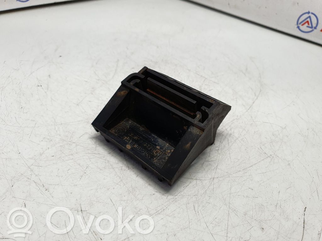 Radiator mount bracket   1439116,17101439116