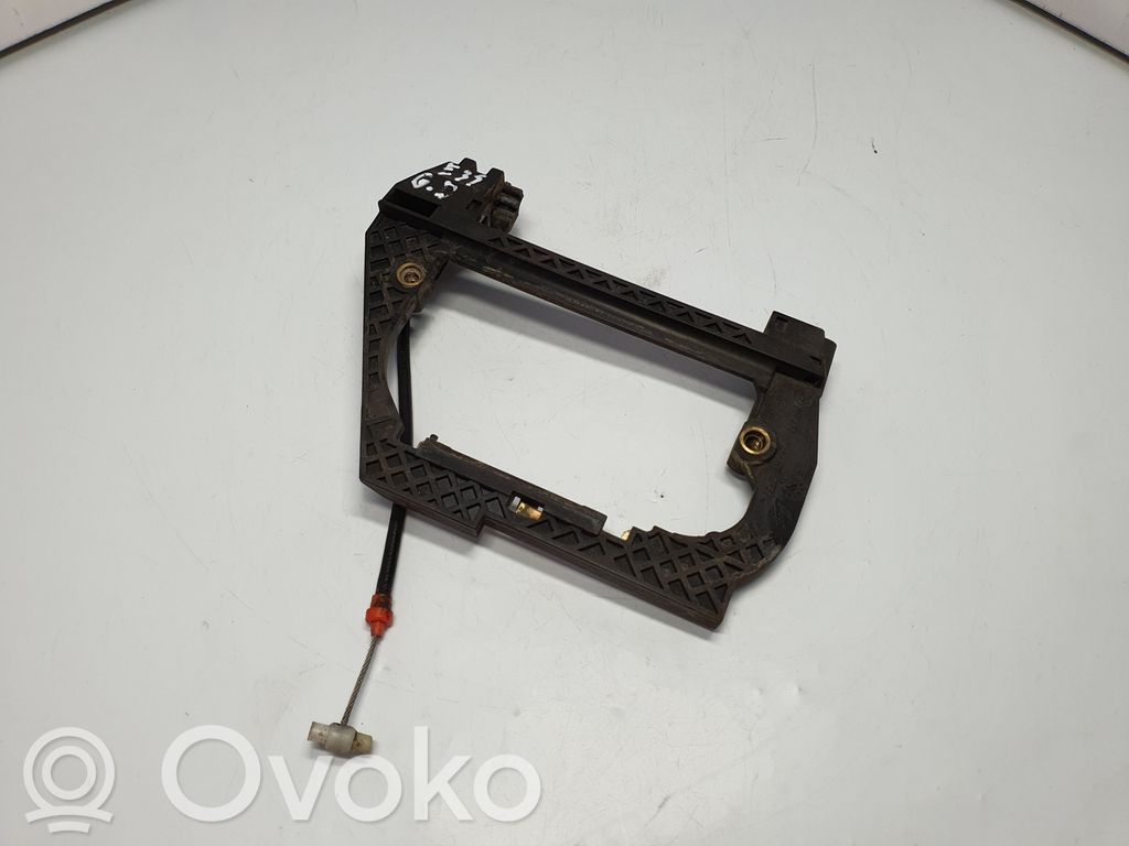 BMW 5 E39 Takaoven ulkokahvan kehys 