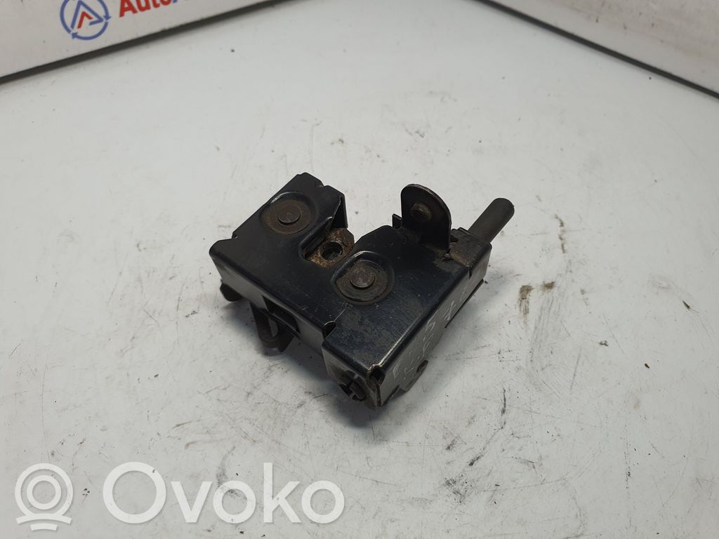 BMW 7 E65 E66 Dzinēja pārsega slēdzene 