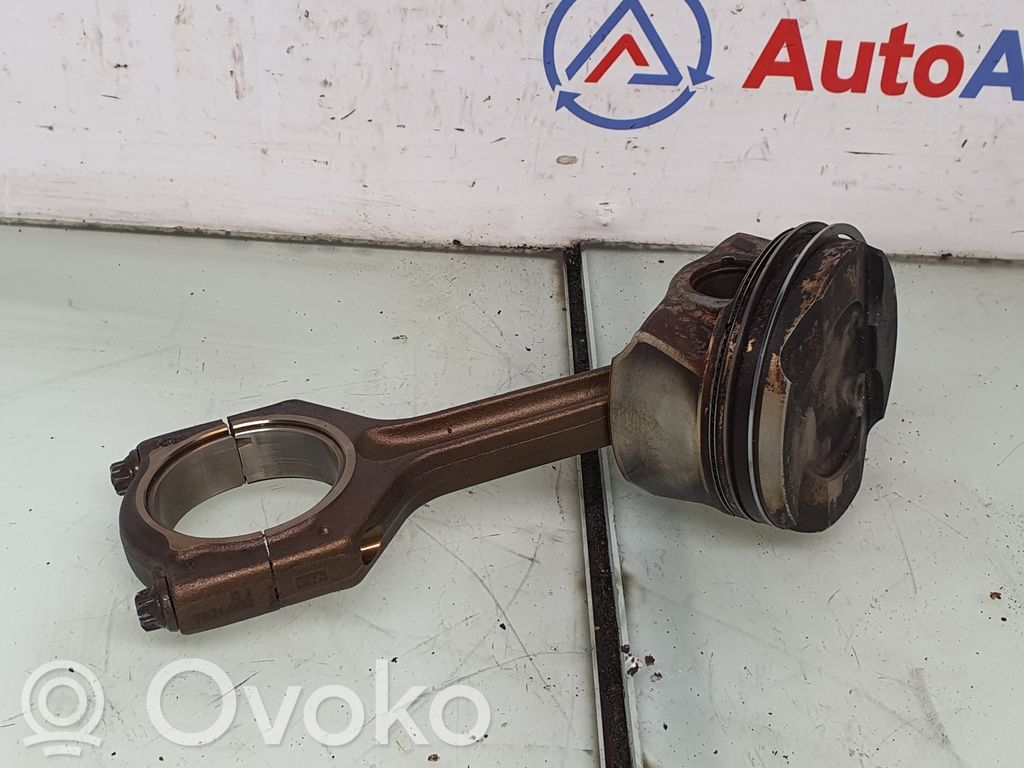 BMW X5 F15 Stūmoklis su švaistikliu 