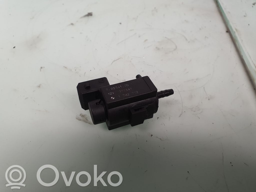 BMW 5 E39 Vacuum valve 