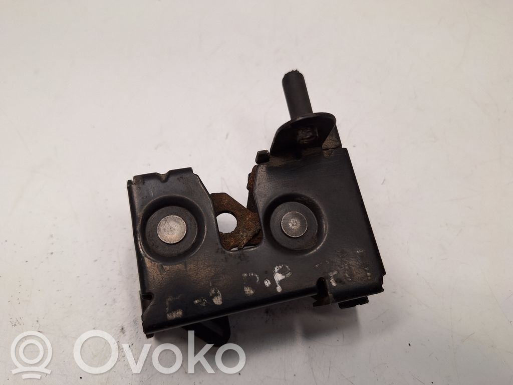 BMW 7 E65 E66 Dzinēja pārsega slēdzene 