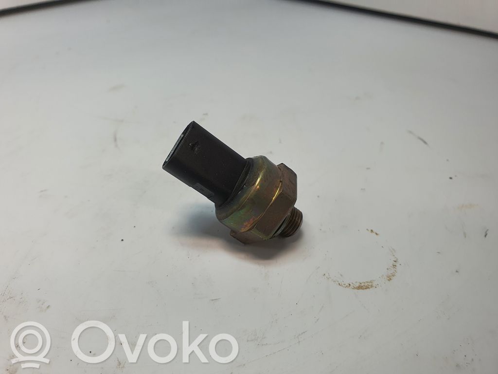 BMW 5 G30 G31 G38 Oil pressure sensor 