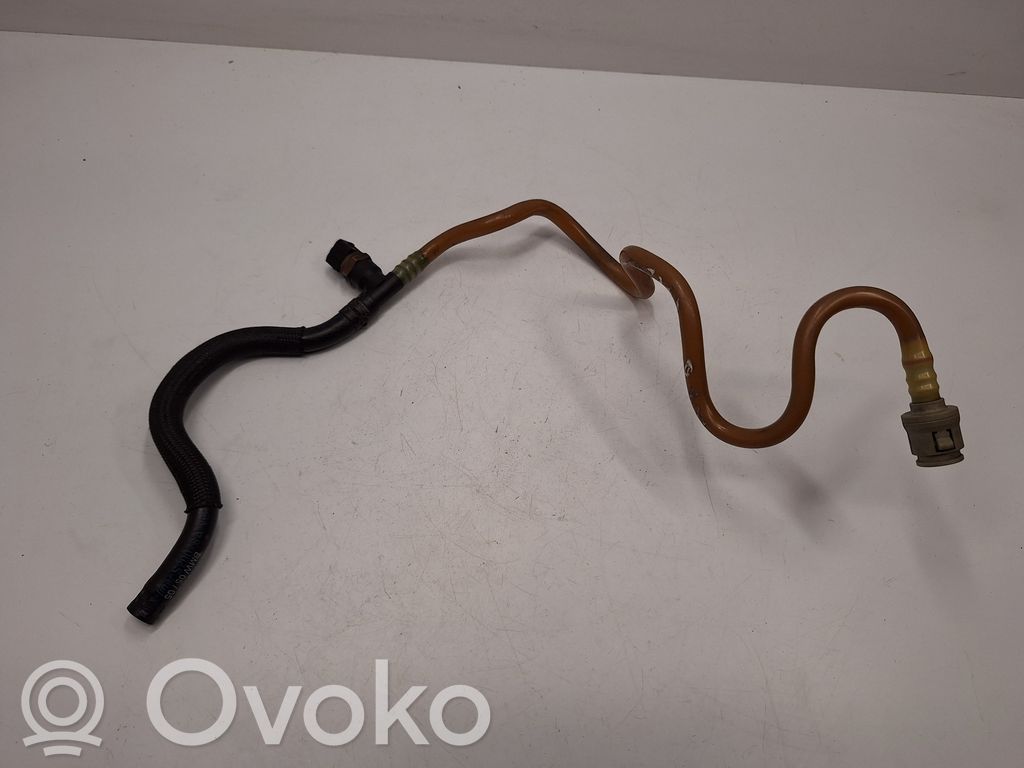 BMW 5 E60 E61 Degvielas caurulīte (-es) 