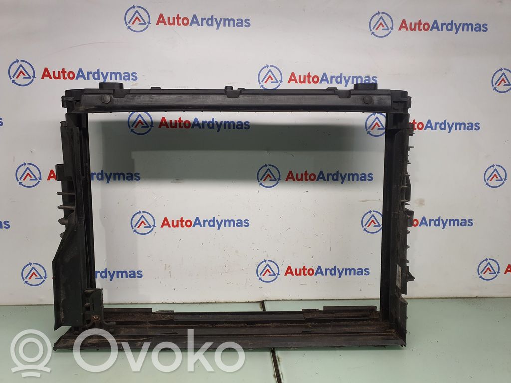 BMW 5 E60 E61 Radiatoru dekoratīvā apdare 