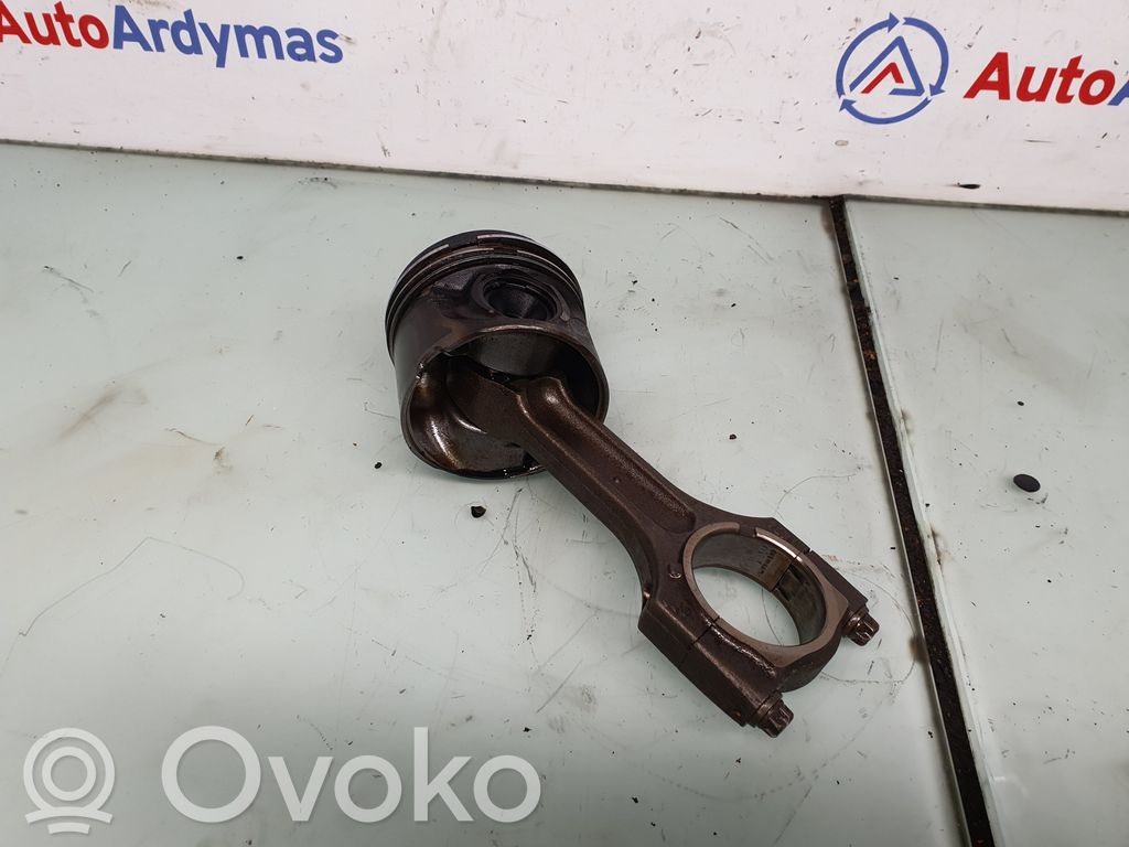 BMW 3 E90 E91 Stūmoklis su švaistikliu 