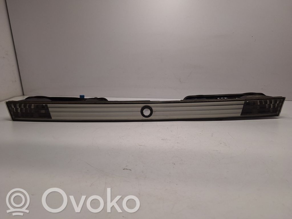BMW 7 E65 E66 Listwa oświetlenie tylnej tablicy rejestracyjnej 