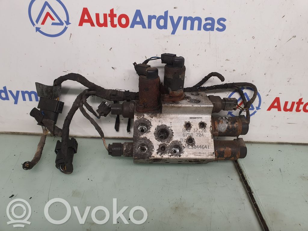 BMW 7 E65 E66 Aktyvaus stabilizatoriaus valdymo/ vožtuvų blokas 