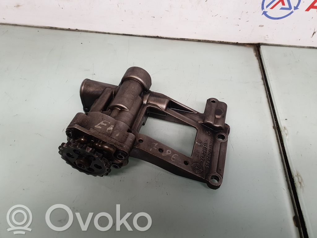BMW 5 E60 E61 Oil pump 