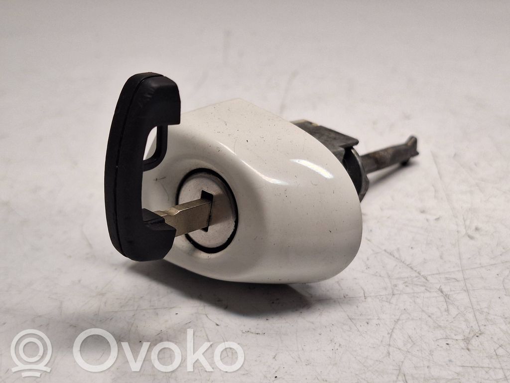 BMW X3 F25 Etuoven lukko (kahvan vieressä) 