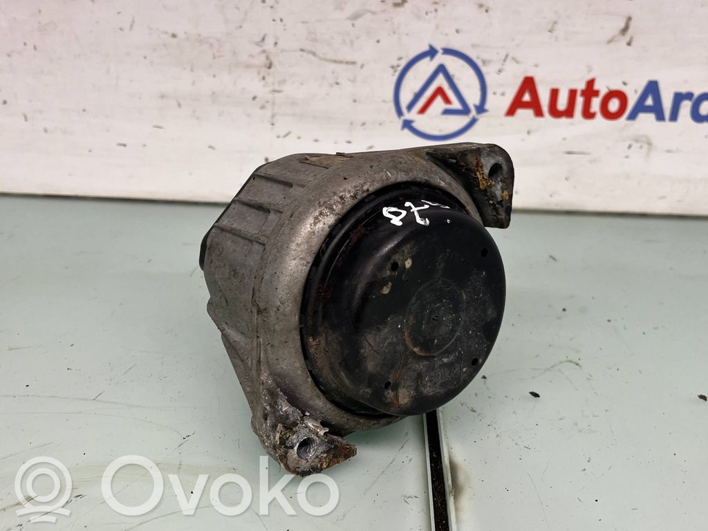 Engine mount bracket   6773745,22116773745