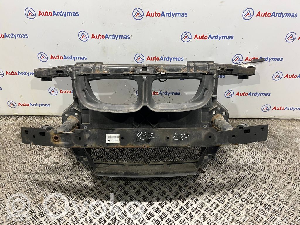 BMW 1 E81 E87 Radiatorių panelė 