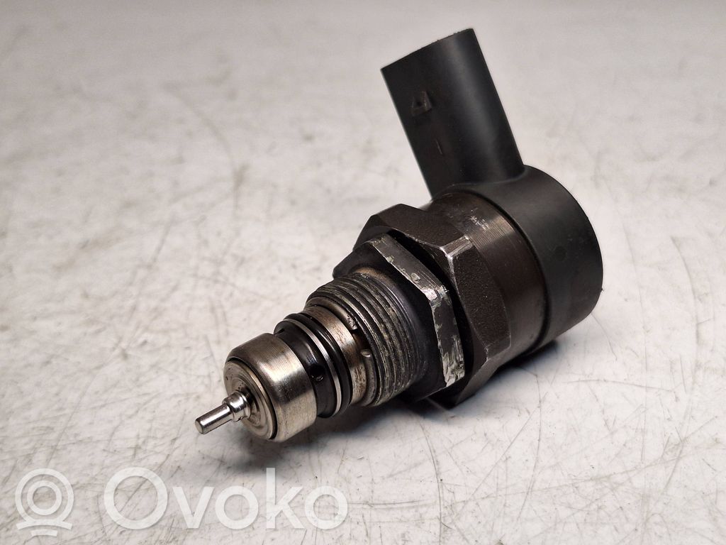 BMW 3 E46 Fuel pressure regulator 