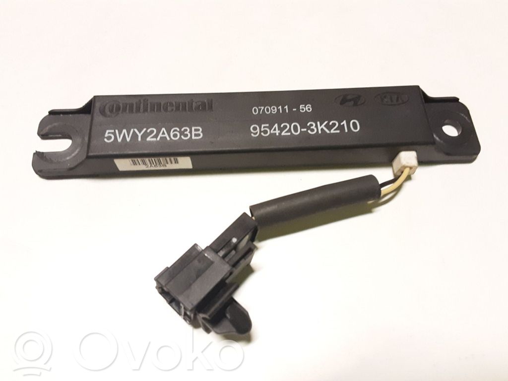 Hyundai ix35 Wzmacniacz anteny 