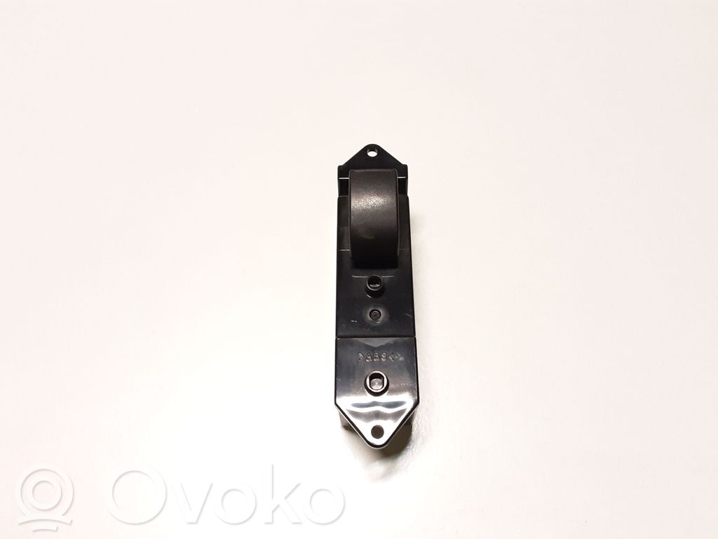 Mitsubishi Outlander Electric window control switch 