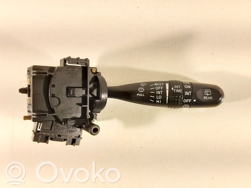 Toyota Corolla E120 E130 Ручка стеклоочистителей 