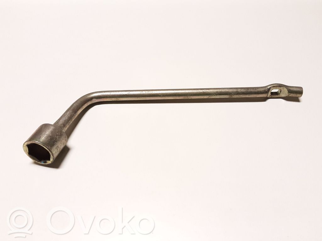 Llave de tuercas de rueda