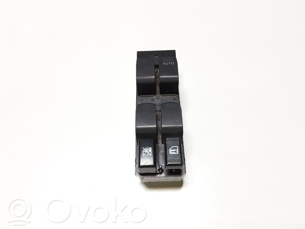 Suzuki Grand Vitara II Przyciski szyb 