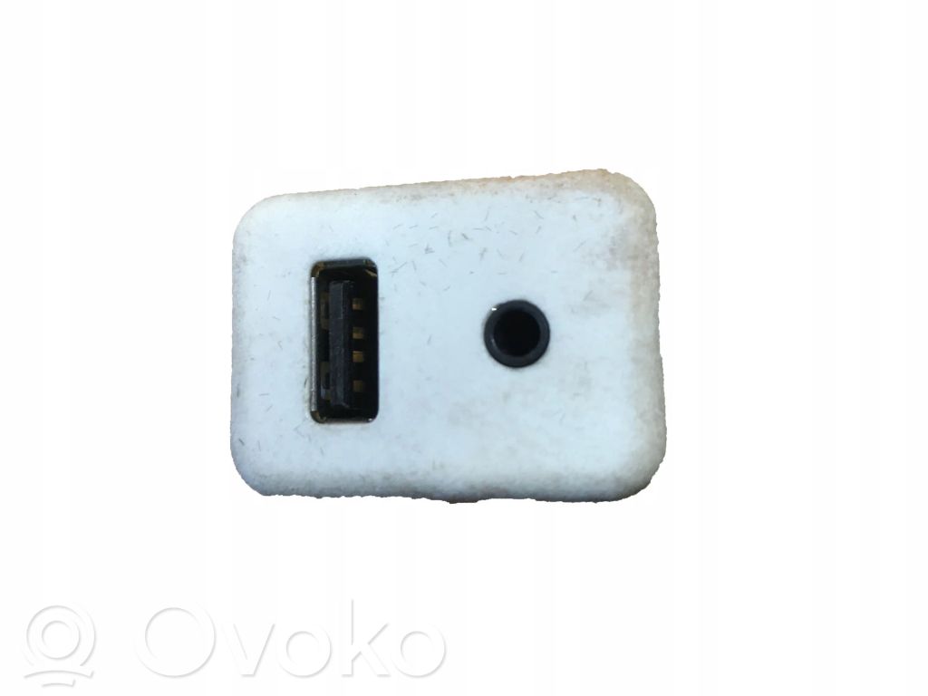 Cadillac SRX USB socket connector 