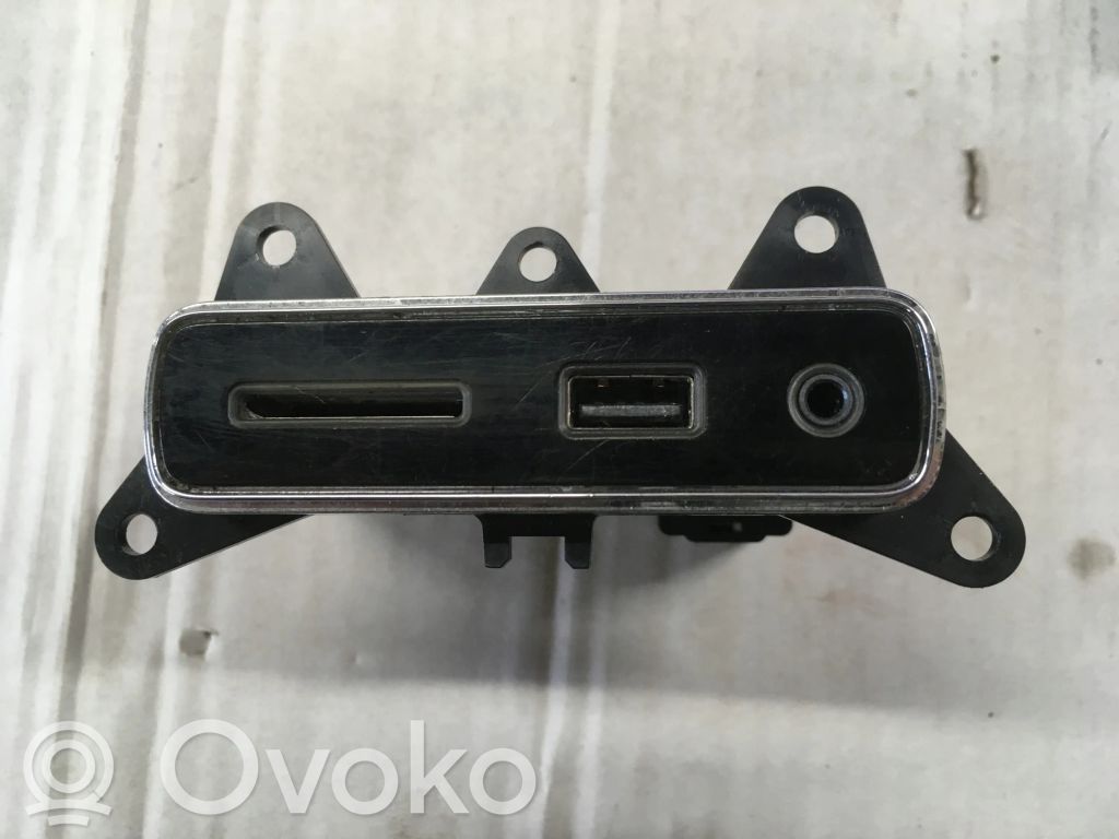 Maserati Levante Enchufe conector USB 