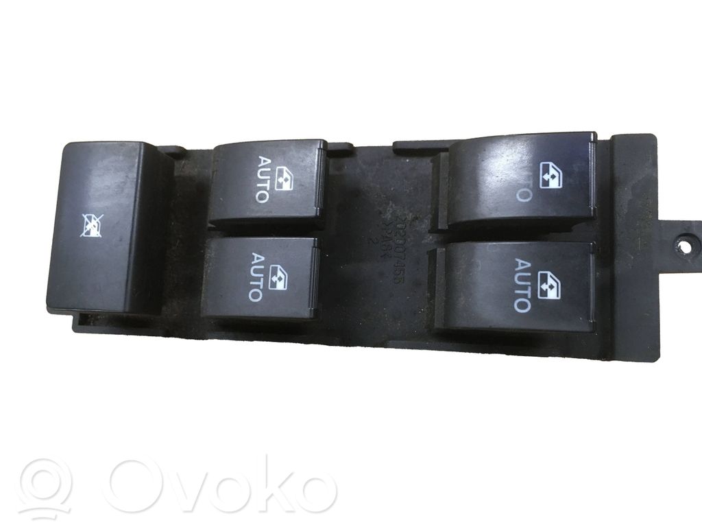 Quarter vent window switch