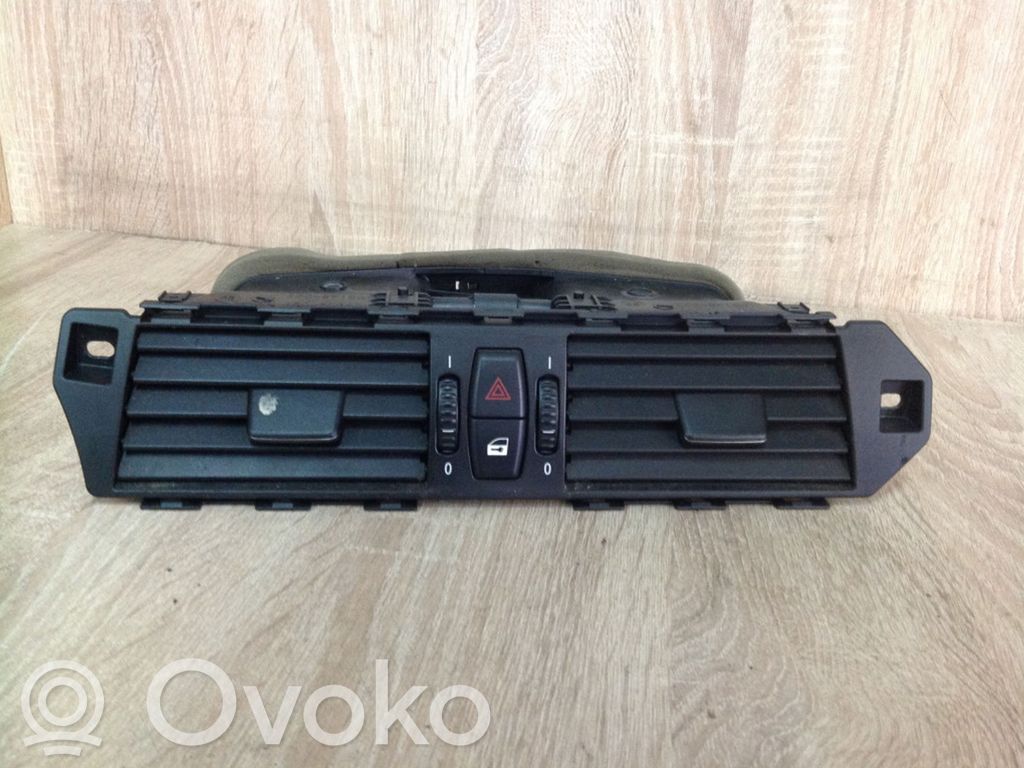 BMW 5 E60 E61 Centrinės oro grotelės 