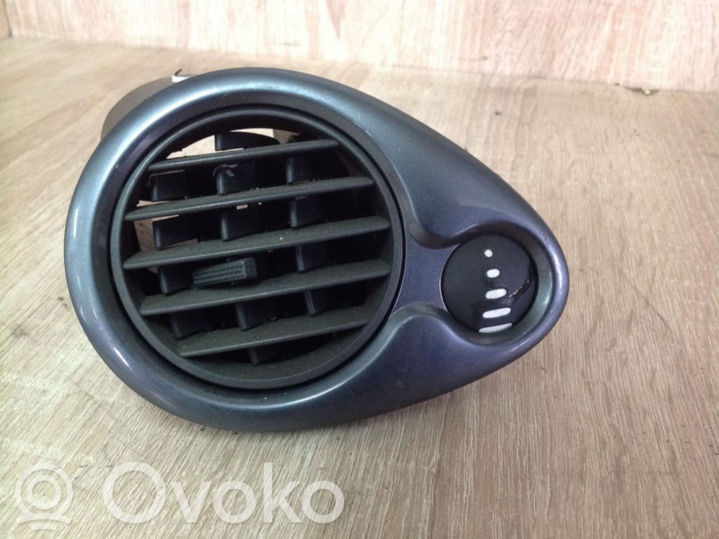 Renault Clio III Dashboard side air vent grill/cover trim 