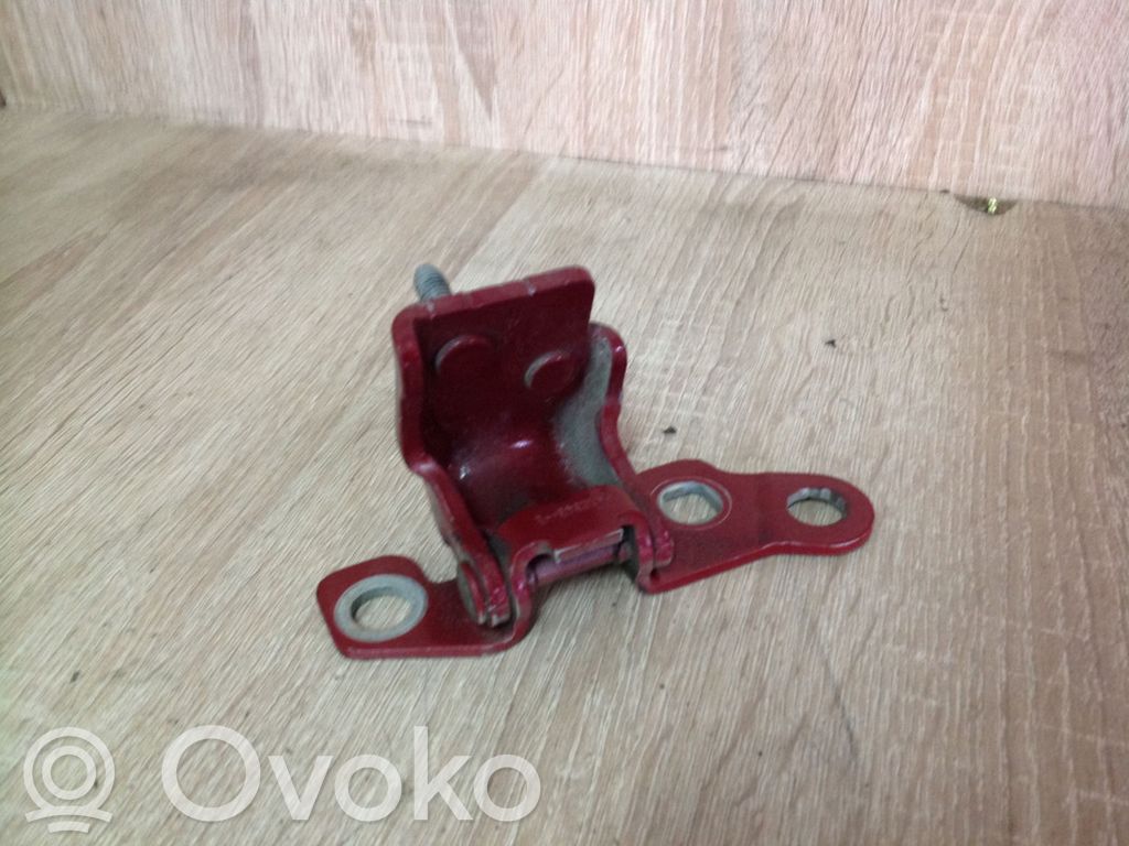 Renault Clio III Bisagra inferior de la puerta trasera 