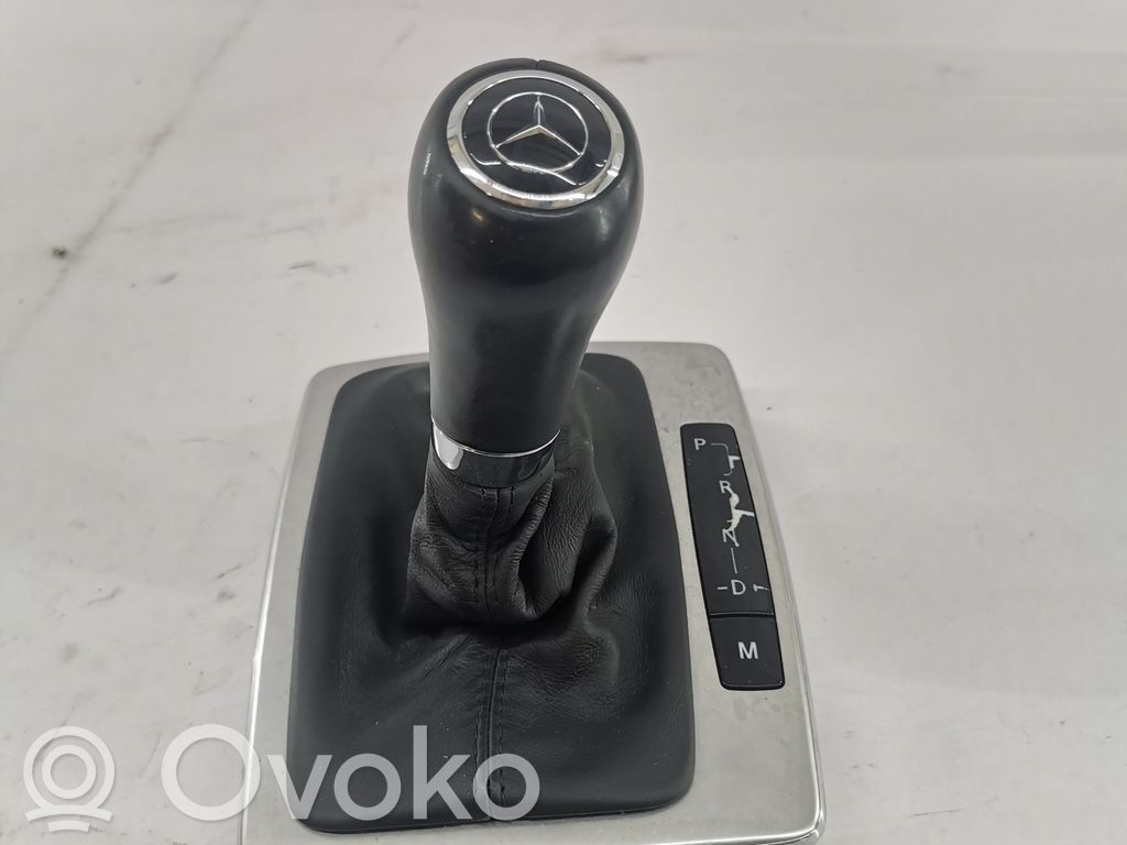 Mercedes-Benz E A207 Perilla/embellecedor de cuero de la palanca de cambios 