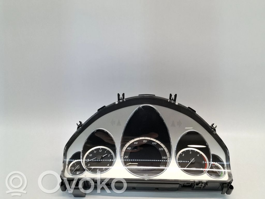 Mercedes-Benz E W212 Licznik / Prędkościomierz 