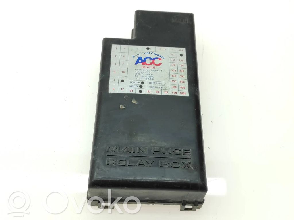 Subaru Forester SF Fuse box cover 