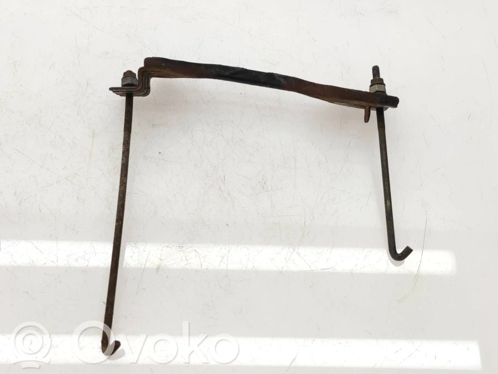 Battery bracket