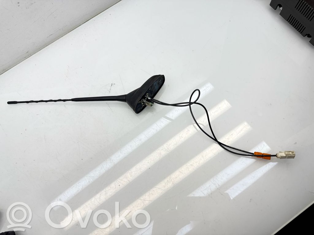 Opel Mokka B Radio antenna 