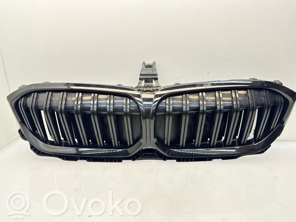 Maskownica / Grill / Atrapa górna chłodnicy   2208280,21192P3964,5A2D6493,110738,11073810,21192P3964,220826,2208260433,5A2DB49