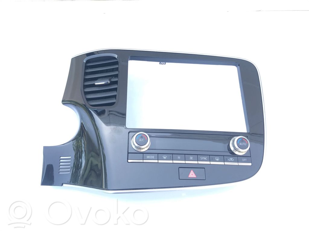 Mitsubishi Outlander Radio/GPS head unit trim 