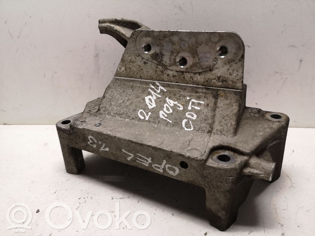Opel Astra J Engine mounting bracket 