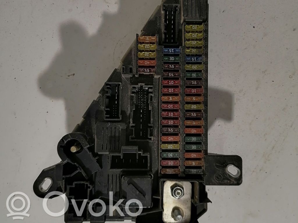 BMW 5 E60 E61 Fuse module 