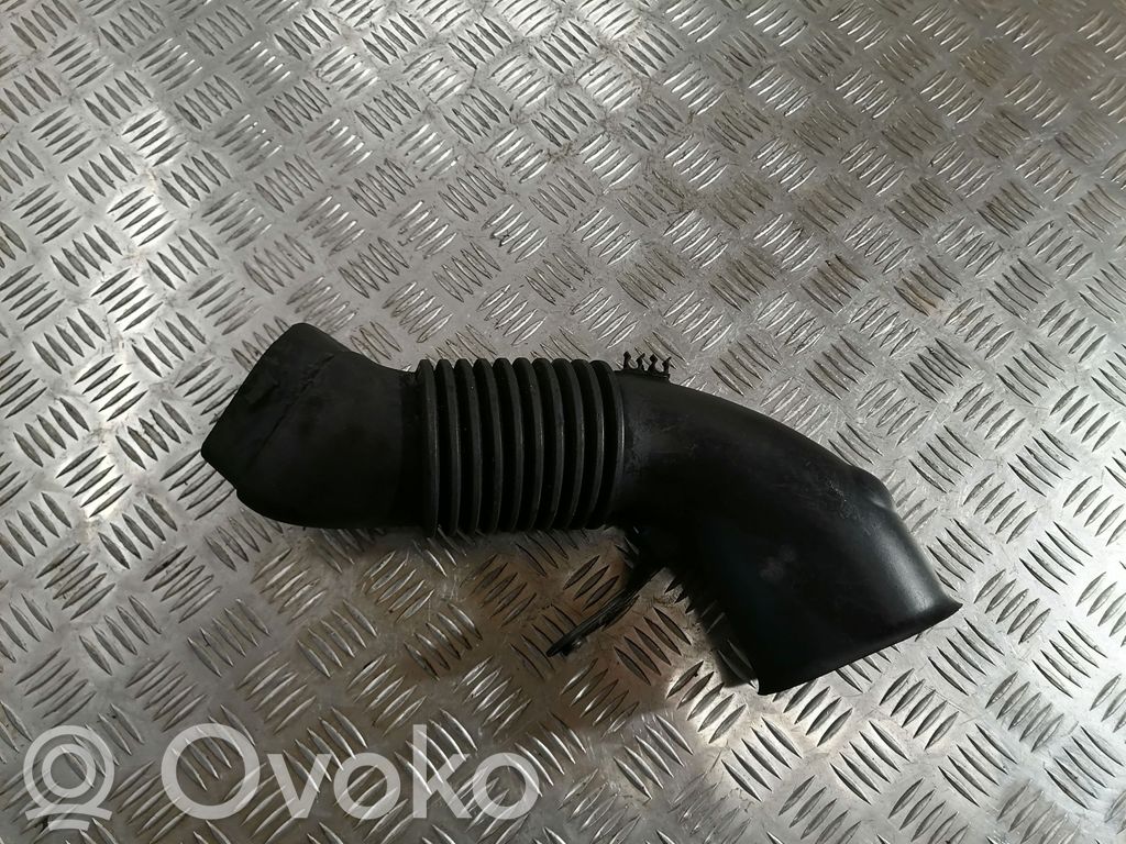 BMW 5 E60 E61 Gaisa ieplūdes kanāla detaļas 