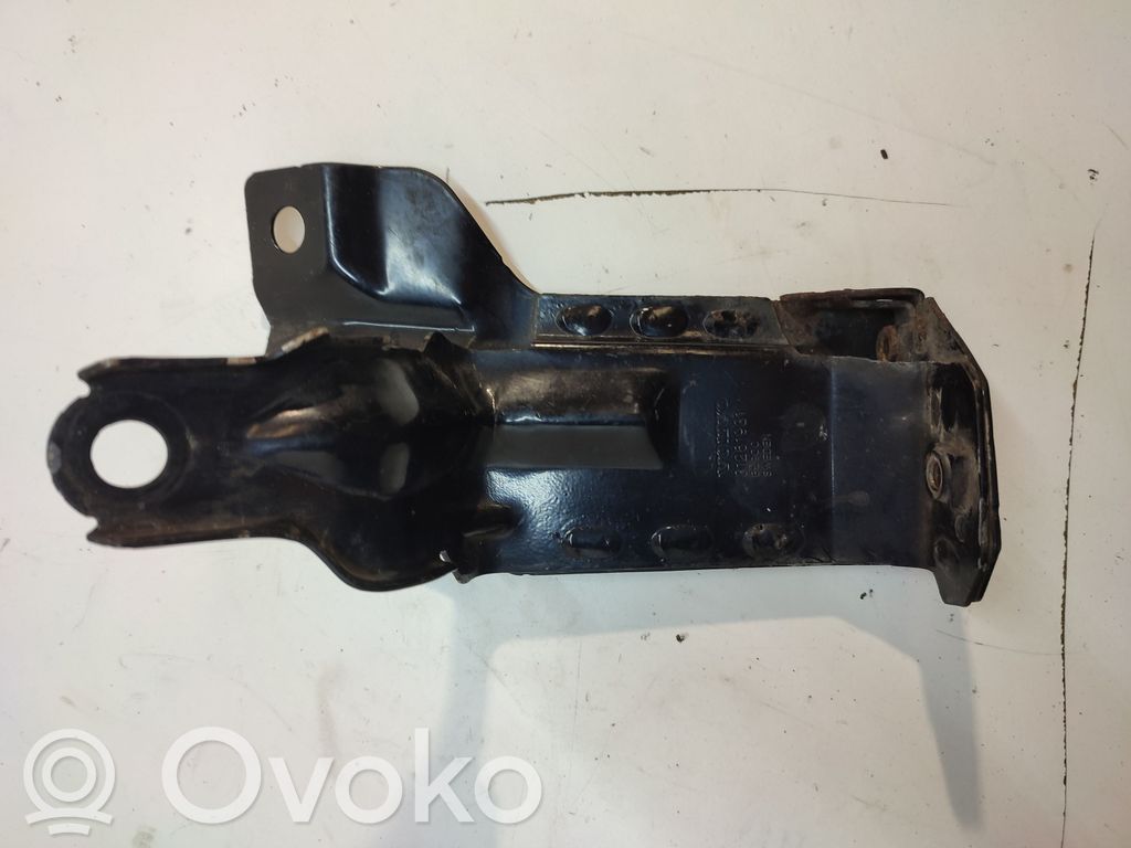 Volvo S60 Radiator mount bracket 