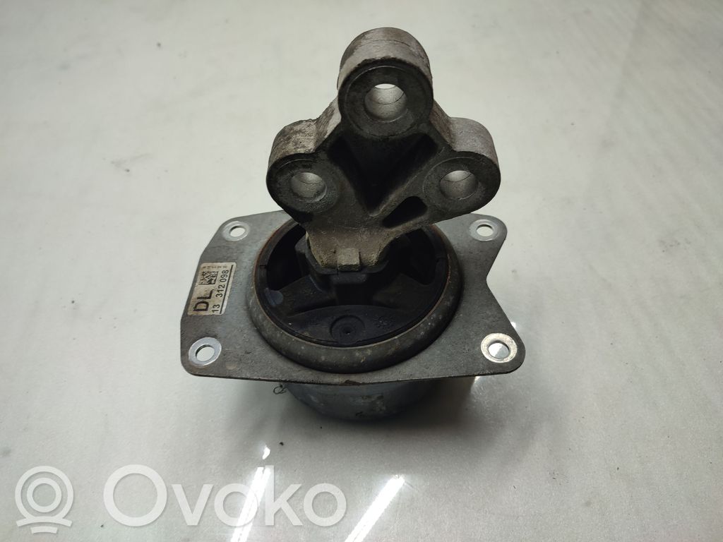 Opel Insignia A Engine mount bracket 