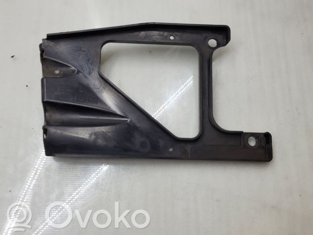 BMW 1 E81 E87 Galinis laikiklis bamperio 