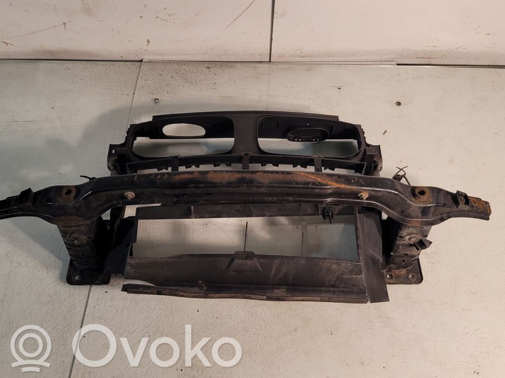 BMW X5 E70 Панель радиаторов 