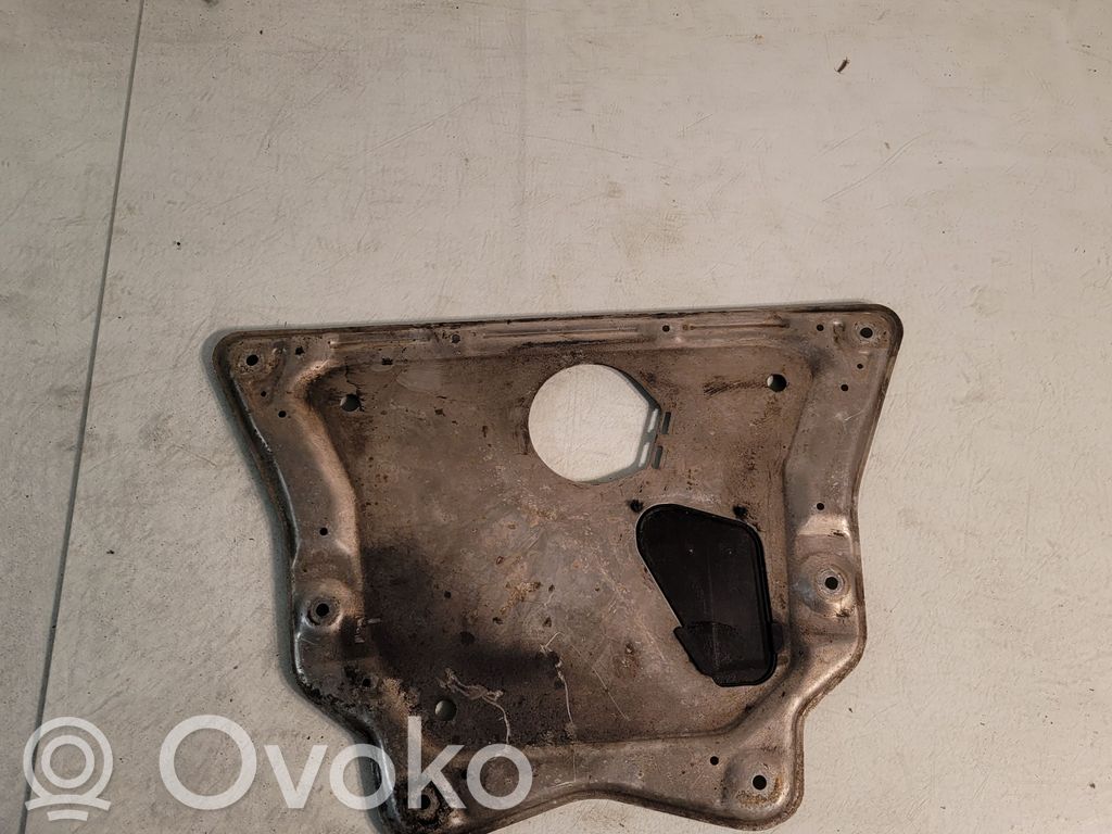 Engine splash shield/under tray   6773000