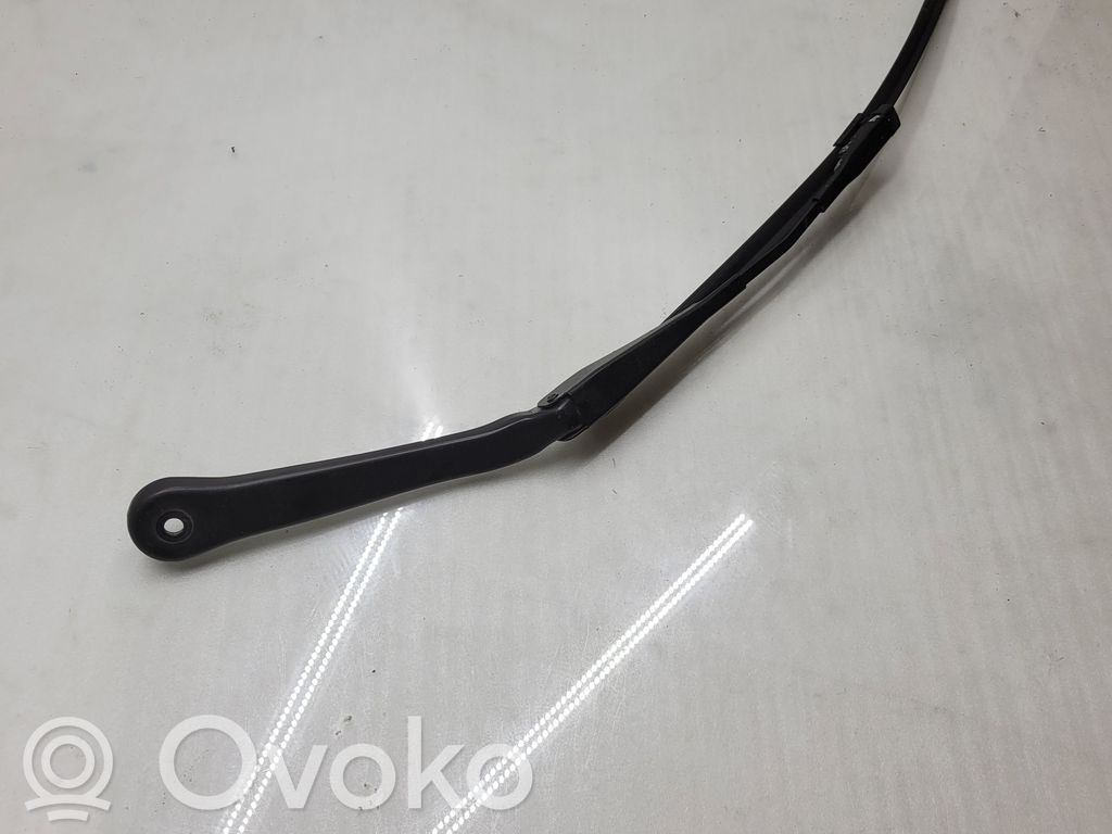 BMW 3 E90 E91 Front wiper blade arm 