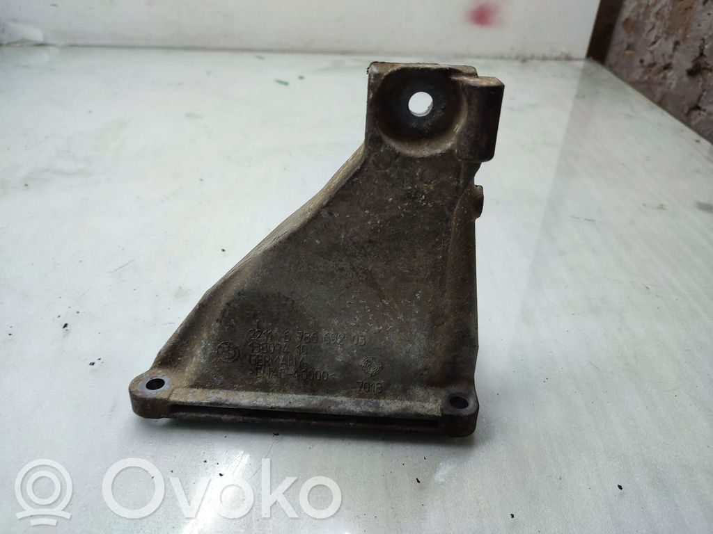 BMW 3 E90 E91 Engine mounting bracket 