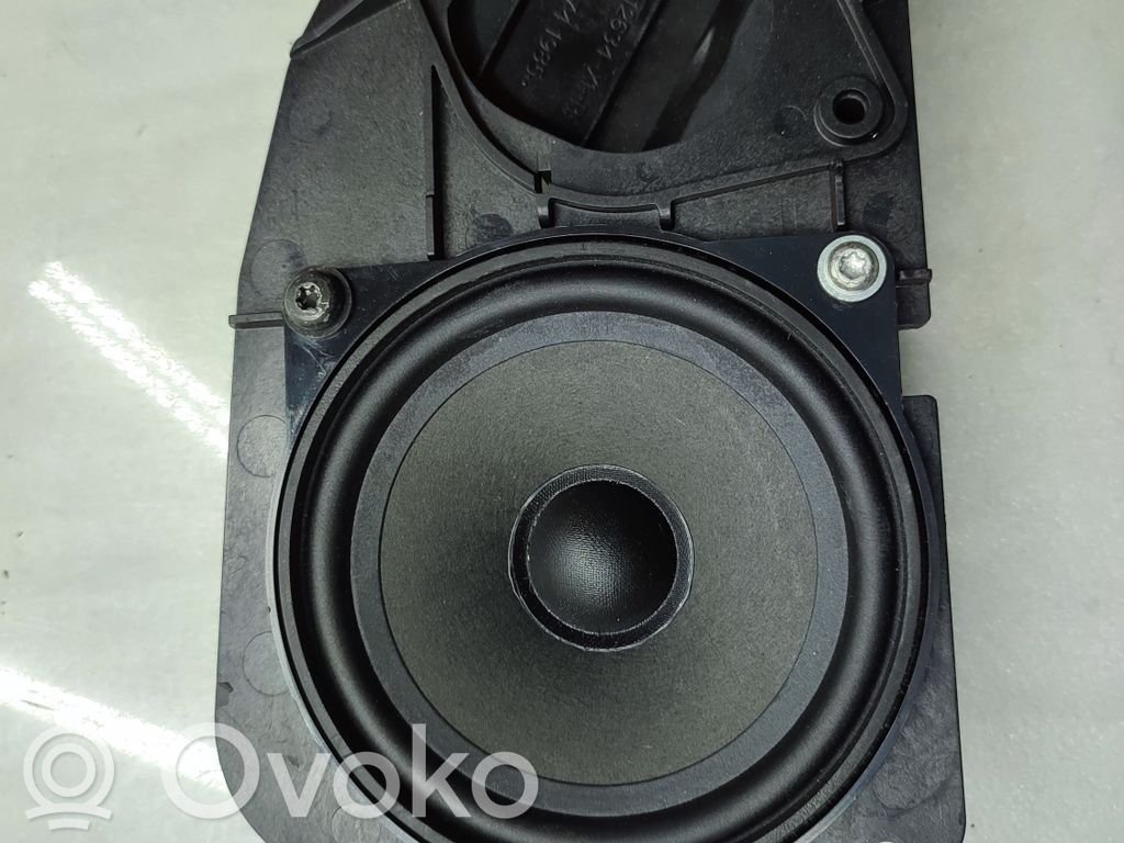 BMW 5 E60 E61 Takaoven kaiutin 